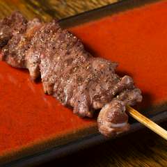 創業から変わらない部位というこだわり抜いた『牛焼き』は、誰もが一度は頼んだことがある人気メニュー