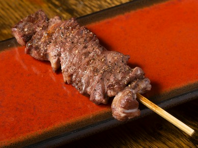 創業から変わらない部位というこだわり抜いた『牛焼き』は、誰もが一度は頼んだことがある人気メニュー