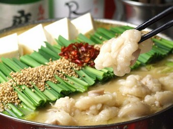 コースご利用ならこちら！
特製のあご出汁を使った絶品もつ鍋・肉刺し・〆・甘味まで！