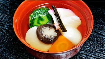 あごだしの風味が魅力的な『博多雑煮』