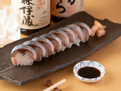 素材の鮮度と絶妙な食感『鯖寿司』