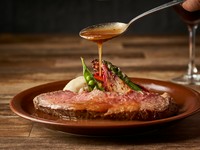 柔らかく厚みがあり、食べ応えも抜群『国産牛のローストビーフ』
