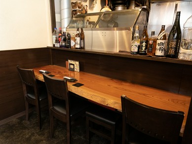 フラリと来店し、食事とお酒をひとり嗜む