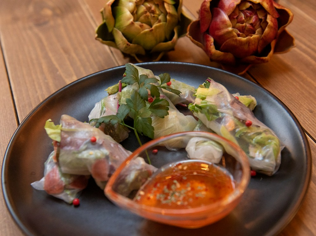 フレッシュ野菜をおいしく満喫『海老とアボカドの生春巻き』