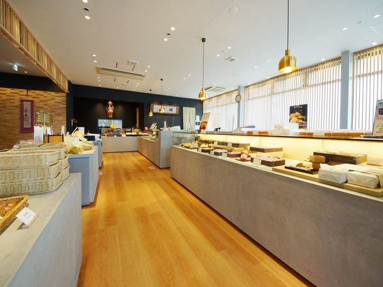 和菓子店併設だから買い物ついでの休憩や、お土産購入も可能