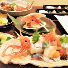 見た目にも鮮やかで美しい。旬魚や季節の食材を使用した和食料理