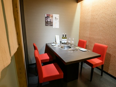 個室も完備された落ち着いた空間