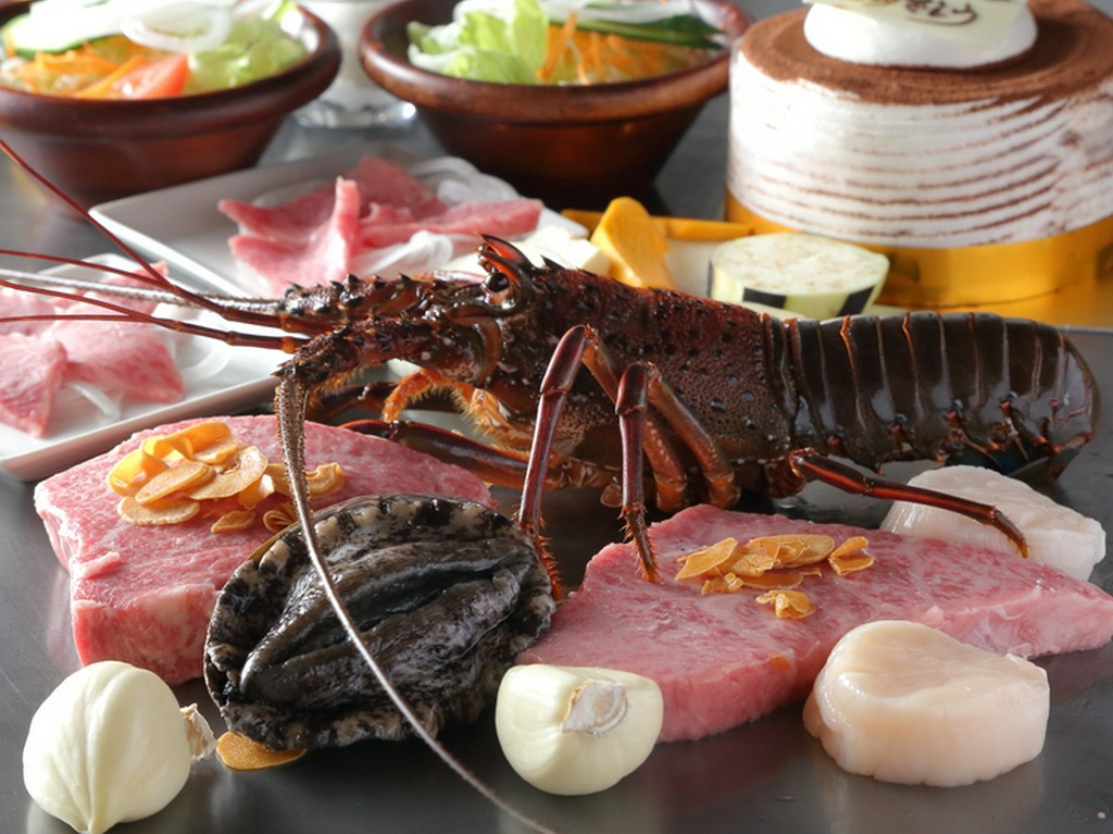 豪華！　伊勢海老と最高ランク黒毛和牛、黒鮑がすべて堪能できる『伊勢海老付き記念日コース』