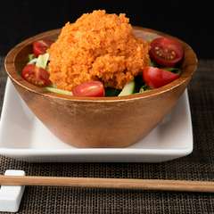 どっさりの“食べるドレッシング”で味わう『季節のサラダ　オリジナルドレッシング』