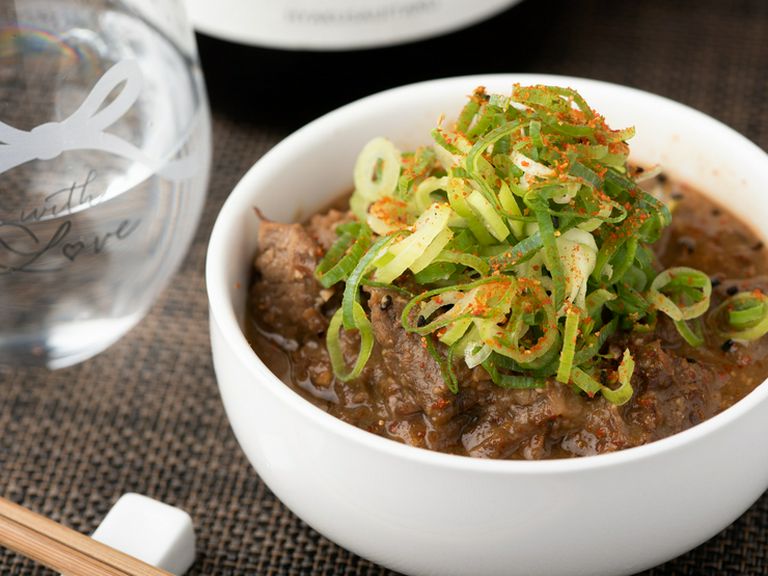 肉の旨みが凝縮。奥行きのある味わいを楽しむ、近江牛100%の『本日のどて煮』