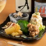 そのときどきの季節を感じられる前菜が楽しめる。梶田商店さんの無添加・無化調の「巽醤油」を使用して食材そのものを味わうことができます。旬の食材を楽しみたいときにオススメです。