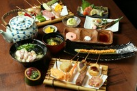 日本全国の旬食材の串揚げ12種類を中心に、熊本県産の「馬刺し」を盛り合わせた納得のコース。記念日、誕生日などのお祝いの席や各種宴会などでの利用にオススメです。