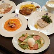 プリフィックスタイプだから好きなものだけ食べれちゃう！
天然酵母パンがおかわりし放題でこのお値段！

