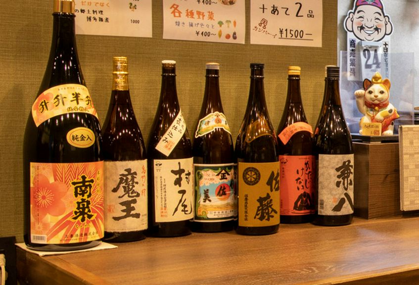 お酒は地酒を中心に常時7種。焼酎ファン垂涎の銘酒も揃います