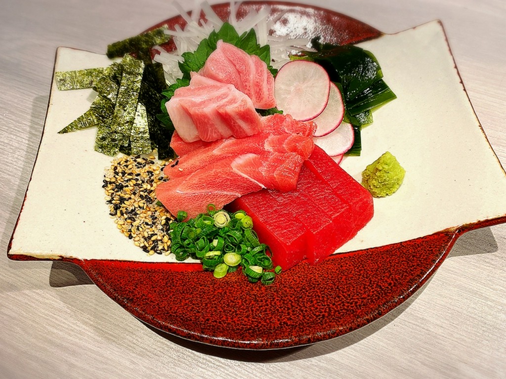 生マグロ3種盛り　(1人前)