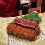 サクッとした衣と中のレアの食感が楽しい『桜生ヒレカツ』