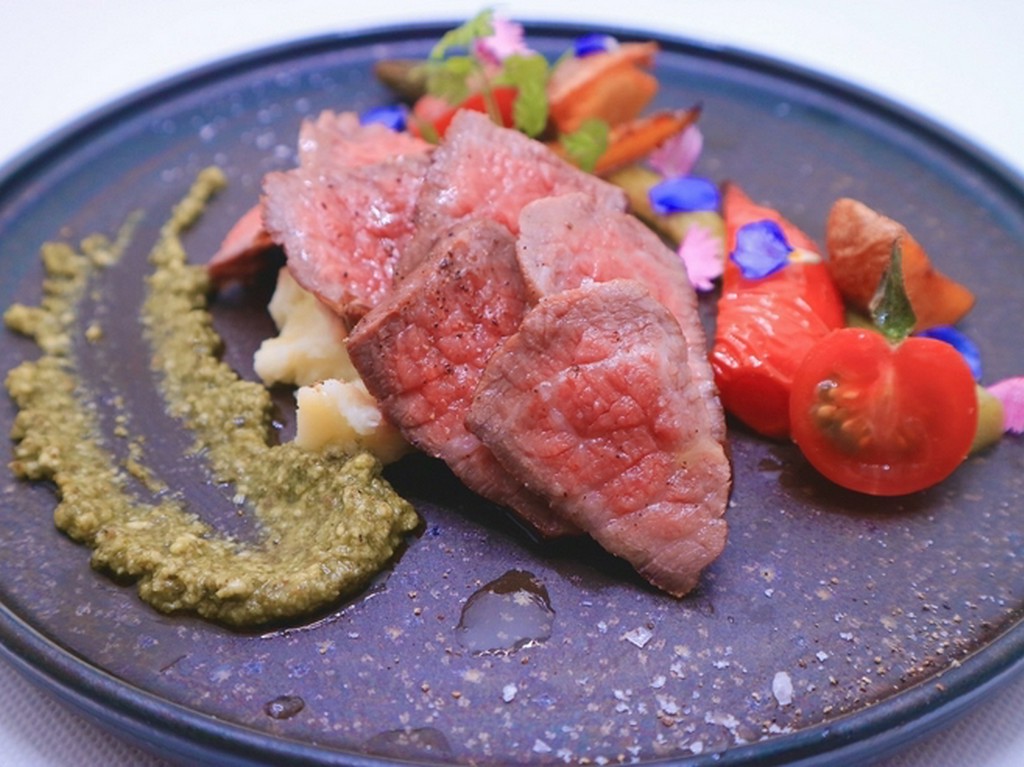 当店人気の料理を贅沢に組み合わせたコース料理です。
素敵なディナーを過ごしたい方に大変おすすめです。