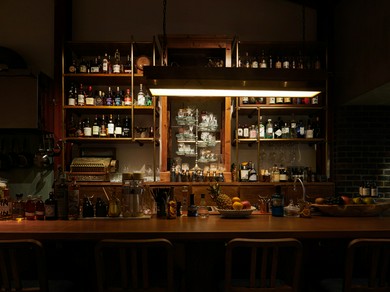 フラリと来店し、食事とお酒をひとり嗜む