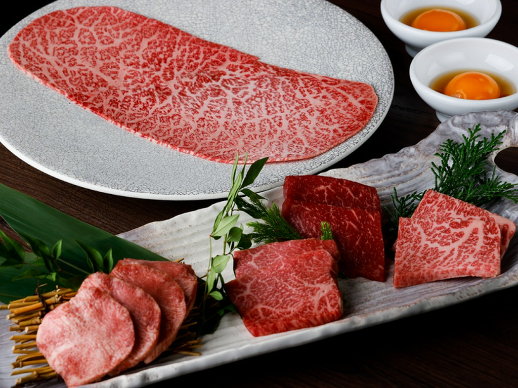 鮮度と品質にこだわり、その時季においしい肉を厳選して仕入れ