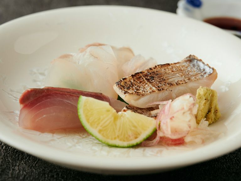 多彩な旬の鮮魚の『お刺身盛り合わせ 2名盛り』