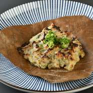 芳ばしい香りにお酒も進む『あじなめろうの朴葉焼き』