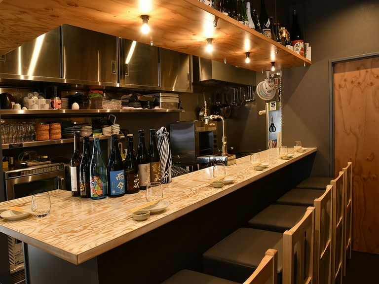 “おひとりさま”でも気軽に立ち寄れる、カウンターも完備