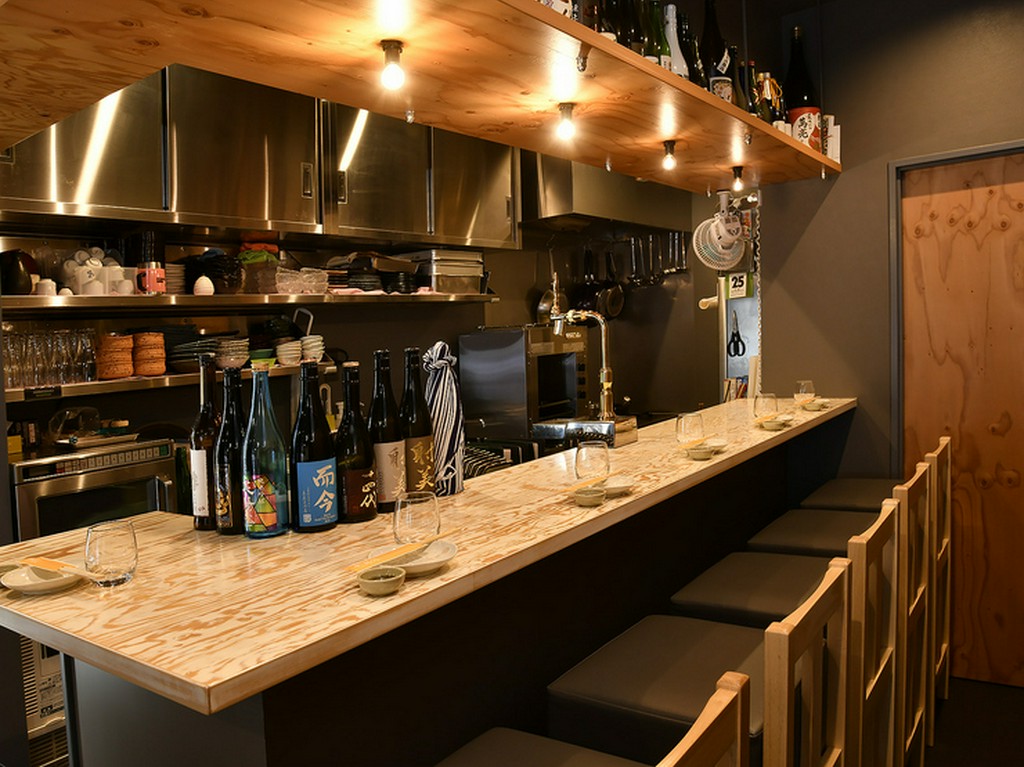 “おひとりさま”でも気軽に立ち寄れる、カウンターも完備