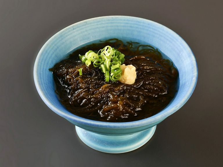 さっぱりとした味付けで、お口直しにもピッタリな『もずく酢』