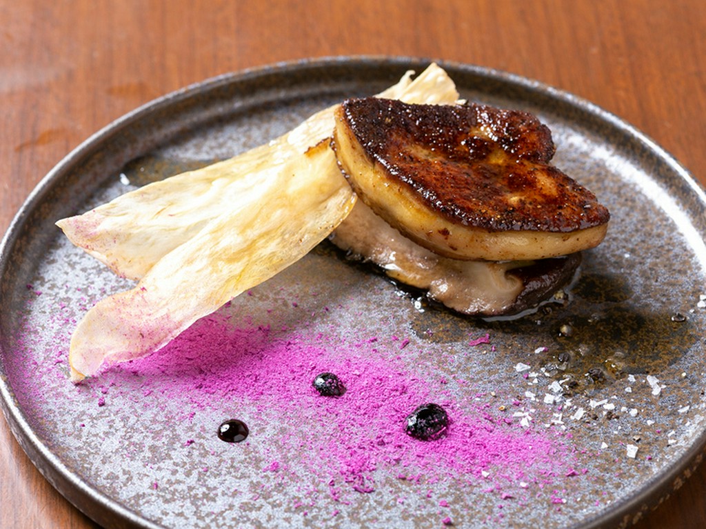 香ばしく焼き上げたフォアグラと季節の野菜とのマリアージュ『フォアグラのポワレ』