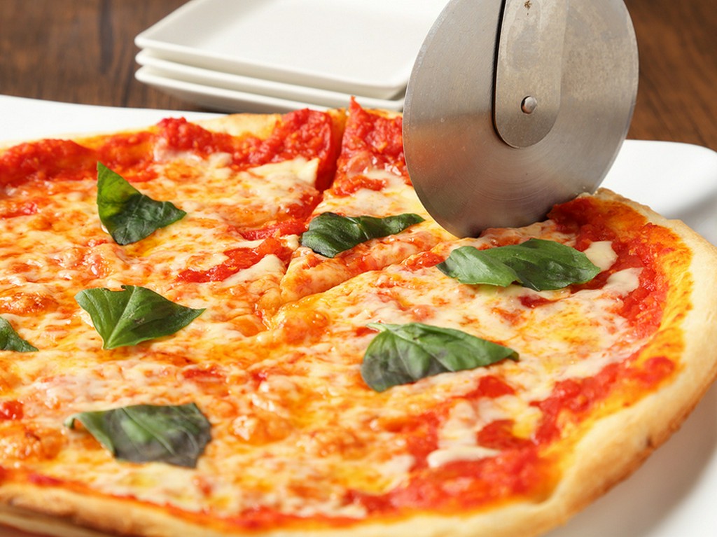焼きたて！　自家製トマトソースのコクを楽しめる『マルゲリータピザ』