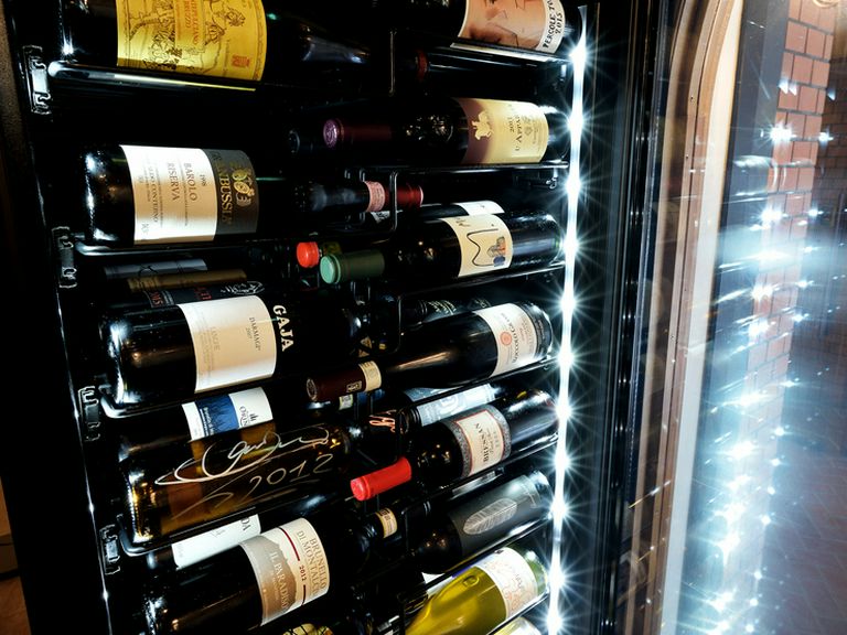 イタリアワインを豊富に用意。料理とのペアリングも堪能できる