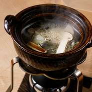 19,800円のコースの一品とし、ご提供いたしております。幅広く日本料理を愉しんで頂けるよう、滋養強壮と美容に効果のある「すっぽん」をご用意。※仕入れ状況により内容が変更になる場合がございます
