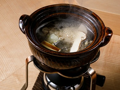 すっぽんの旨みを余すところなく味わえる「すっぽんの丸鍋」