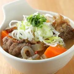 トロッ、コリッ。2種類の食感を楽しめる『味噌牛スジ煮込み』