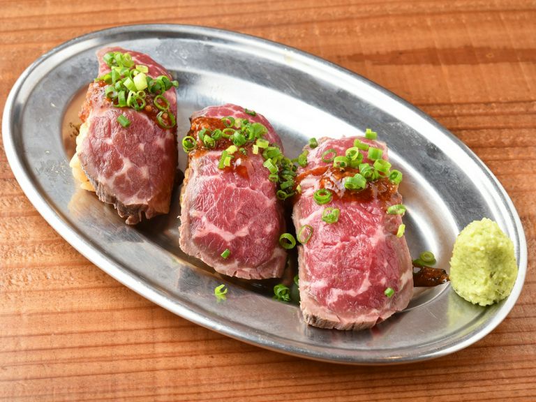 香ばしく炙った『黒毛和牛の肉寿司』