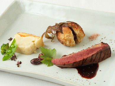 旬の食材を使った料理でゲストをおもてなし