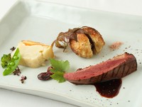 コク深い『シャラン産 鴨のローストと鴨肉とフォアグラのブーレット 5種のスパイスと赤ワインのソース』