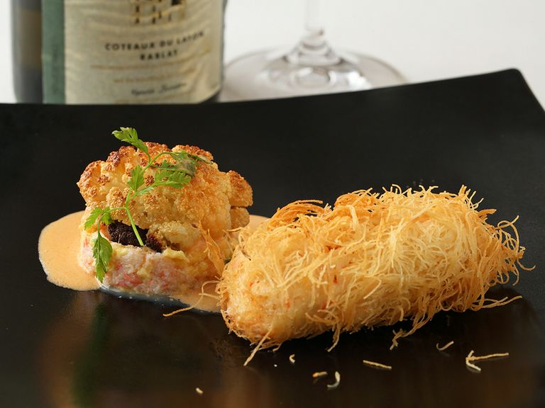 濃厚な旨味たっぷり『ワタリガニのカダイフ包み カニのスクランブルエッグとカリフラワーのロースト』