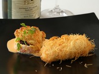 濃厚な旨味たっぷり『ワタリガニのカダイフ包み カニのスクランブルエッグとカリフラワーのロースト』