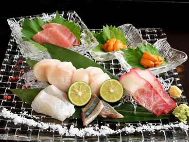 鮮度抜群の鮮魚が豊富に楽しめる、贅沢な『お刺身盛り合わせ』