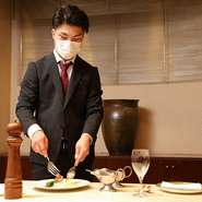 「こういった料理を食べたい」「こんな食材や調理法でつくってほしい」といったリクエストなど、ゲストのシーンに応じた臨機応変な対応がうれしい【晁隆房】。細やかにもてなしてくれます。