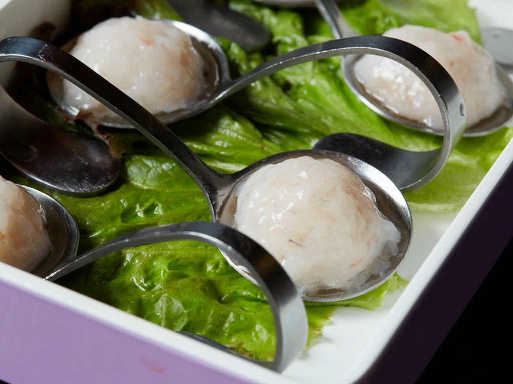 そのままでも鍋のスープと合わせても美味しい、ぷりぷり自家製『エビ団子』