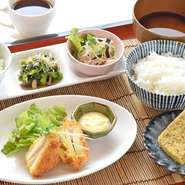 【レディース日替りランチ】デザート、ドリンク付き