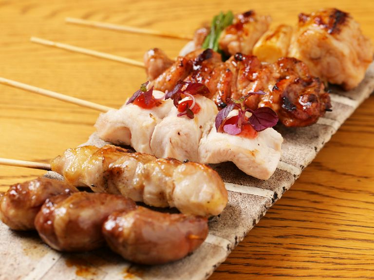 1本ずつ丁寧に磨き上げて串打ちした炭火焼き鳥串『おまかせ串 5種盛り合わせ』