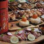 ＼季節料理と自慢の鶏料理を楽しむ贅沢コース／
季節の食材を使った自慢の料理を、前菜から〆まで。