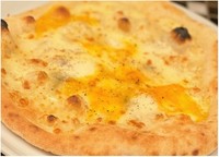 クアトロオリジナル！　トマトソースベースの珍しい組み合わせ。トマトソースの甘みが絶妙なバランス感を生み出しています。