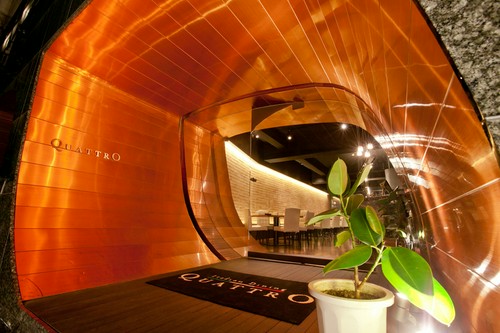 ラグジュアリーな空間が自慢の【Bar e Trattoria QUATTRO】