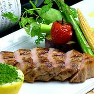 ※仕入れによりメニューが変わることがございます。
※12月はお席をお選びいただけませんので、予めご了承ください。