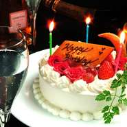 ※お席は120分制となります。
※テーブル席に優先的にご案内致しますが、お席の指定は出来かねます。
※ホールケーキのメッセージは事前に承ります。
※贈呈花束など手配も承ります。（有料）