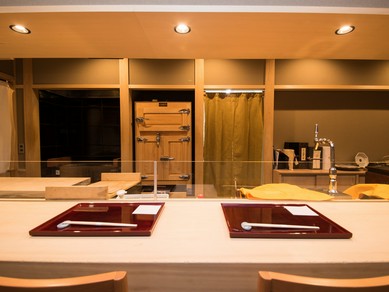 落ち着いた大人の雰囲気で二人の時間を